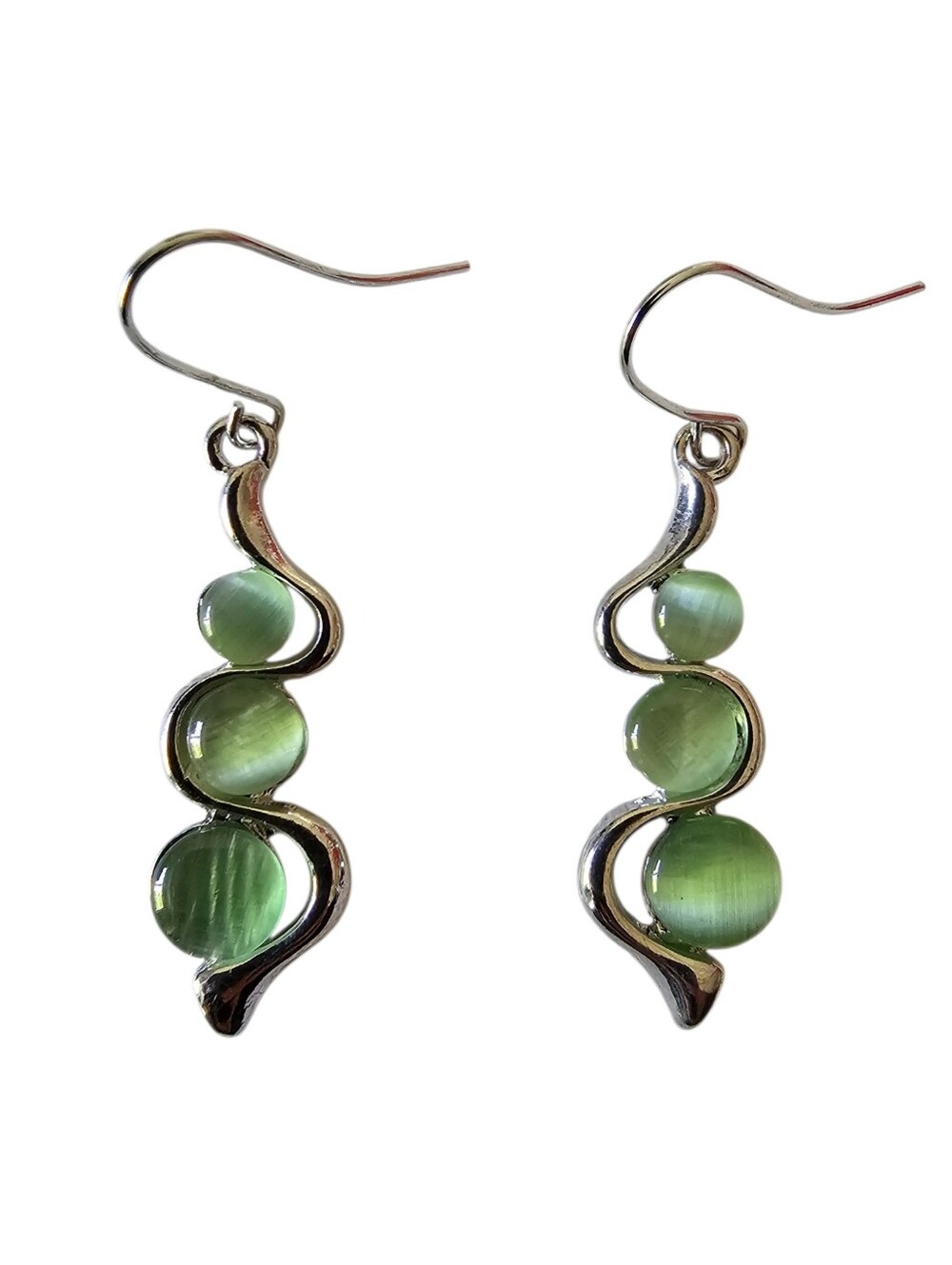 Handcrafted Wavy Gemstone Earrings (green)